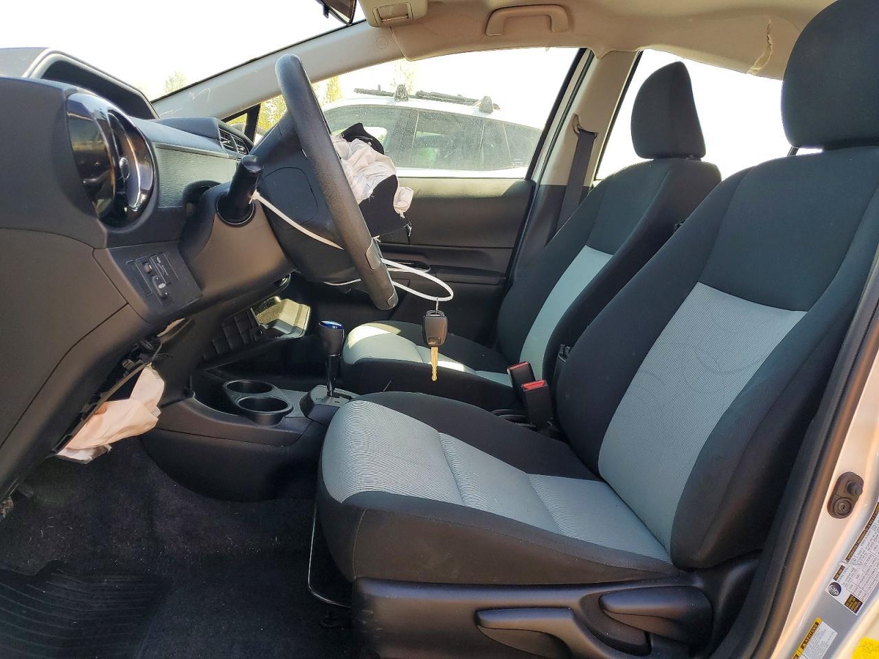 2016 TOYOTA Prius c