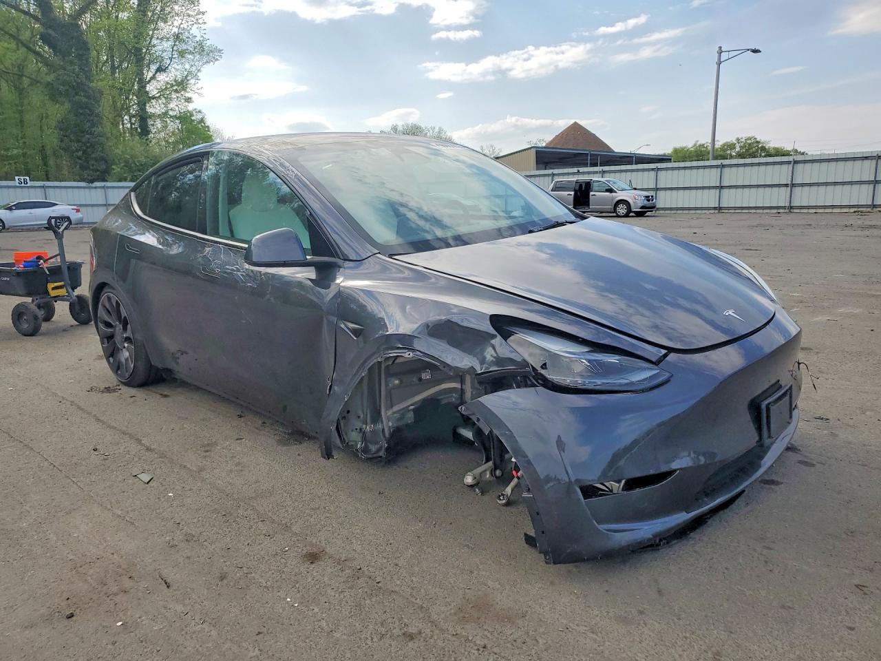 2025 TESLA MODEL Y