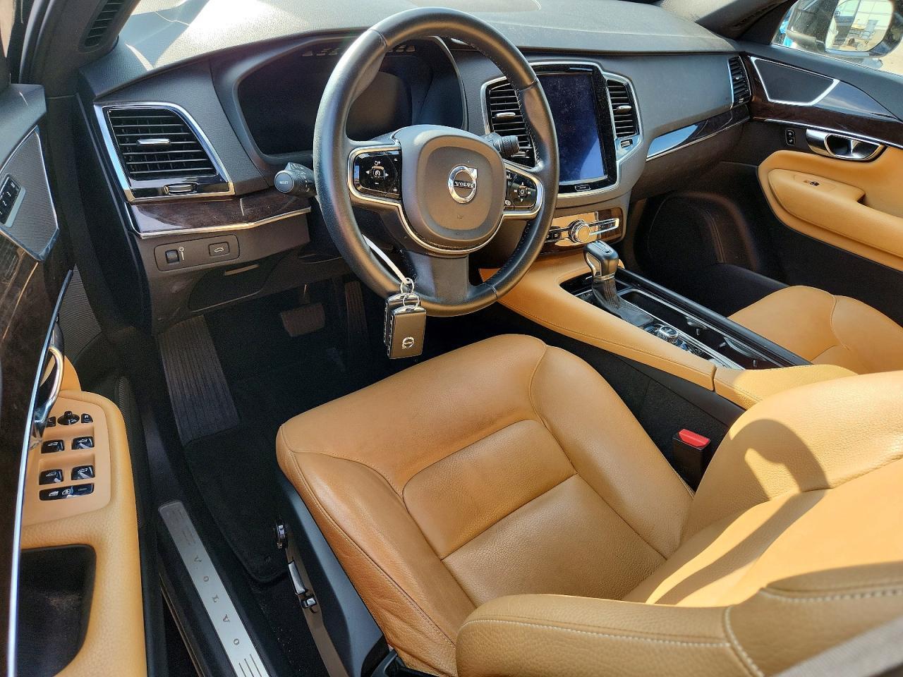 2016 VOLVO XC90