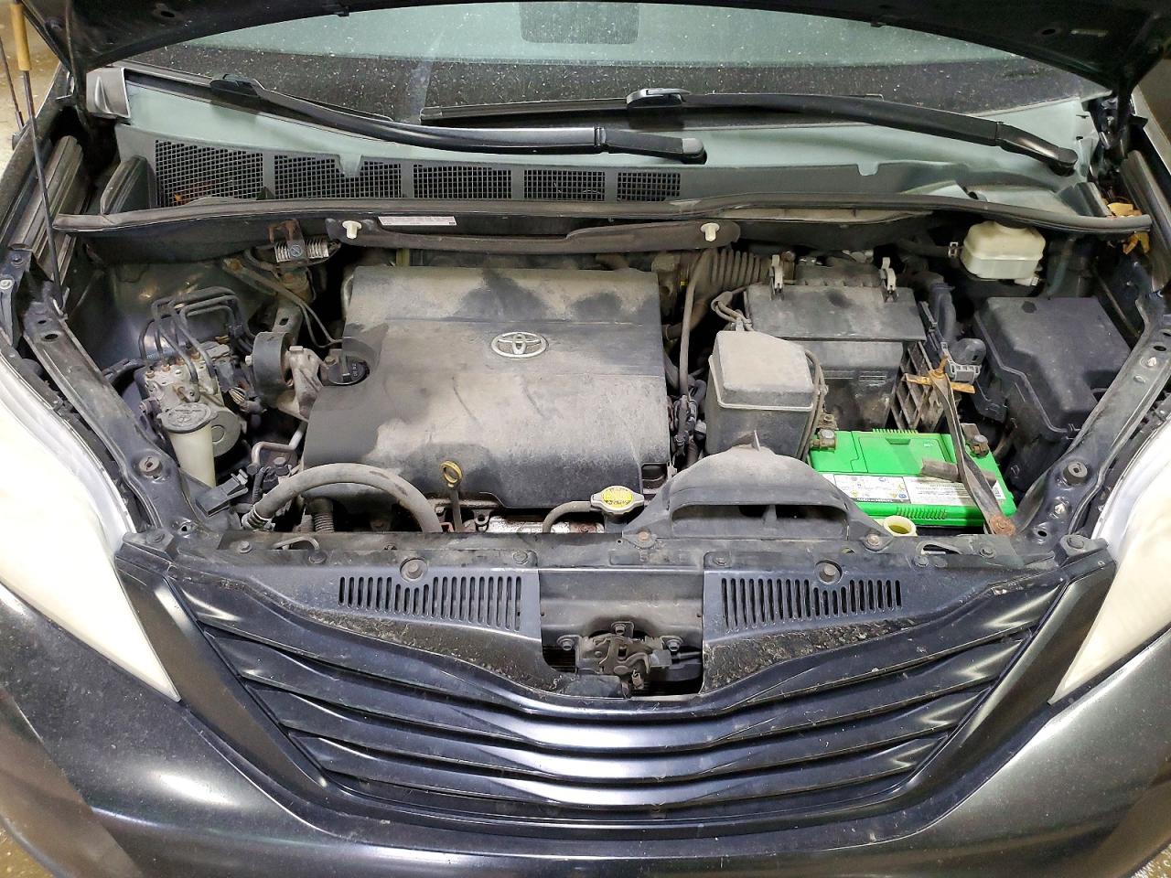 2013 TOYOTA SIENNA