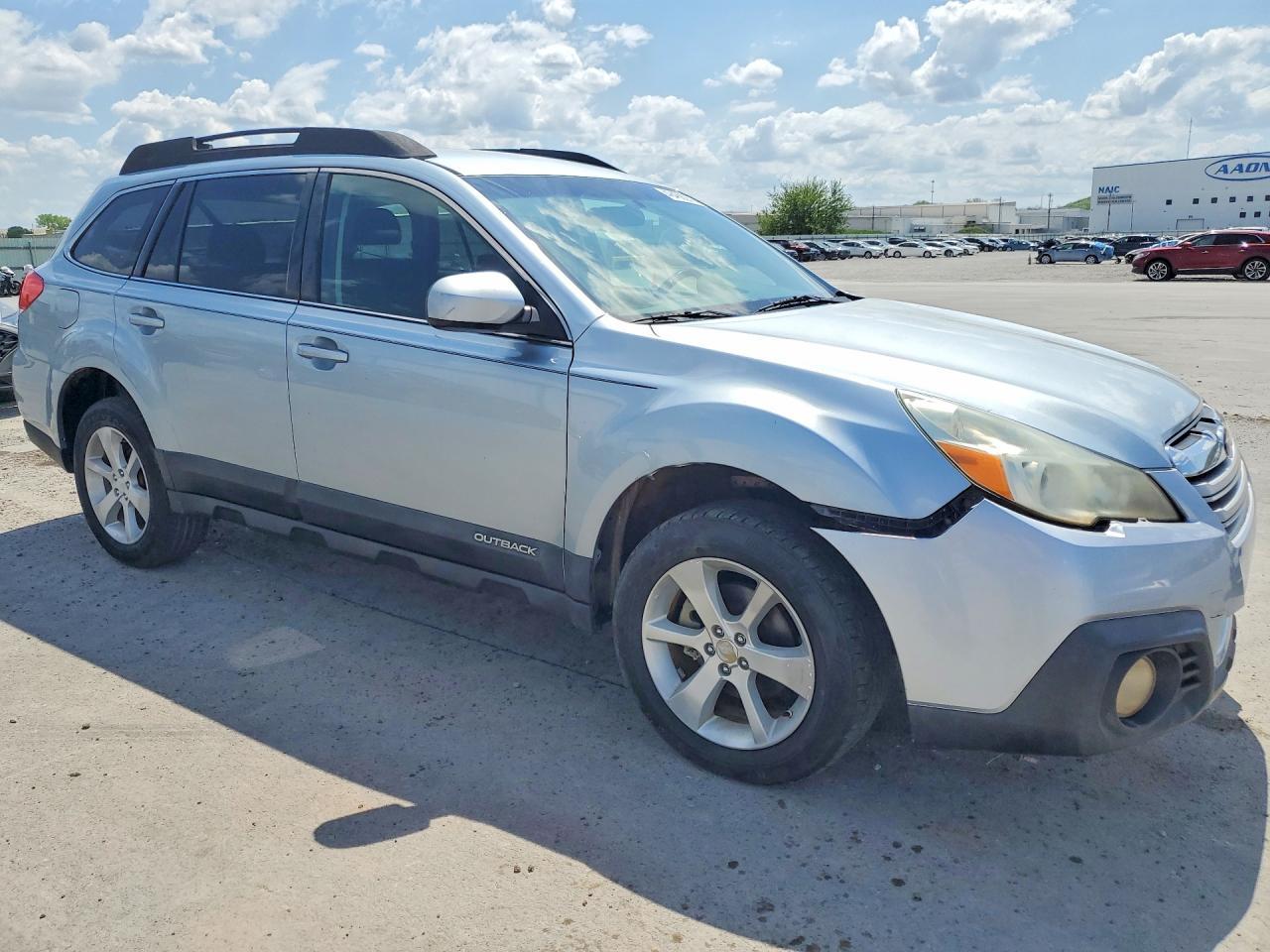 2013 SUBARU Outback