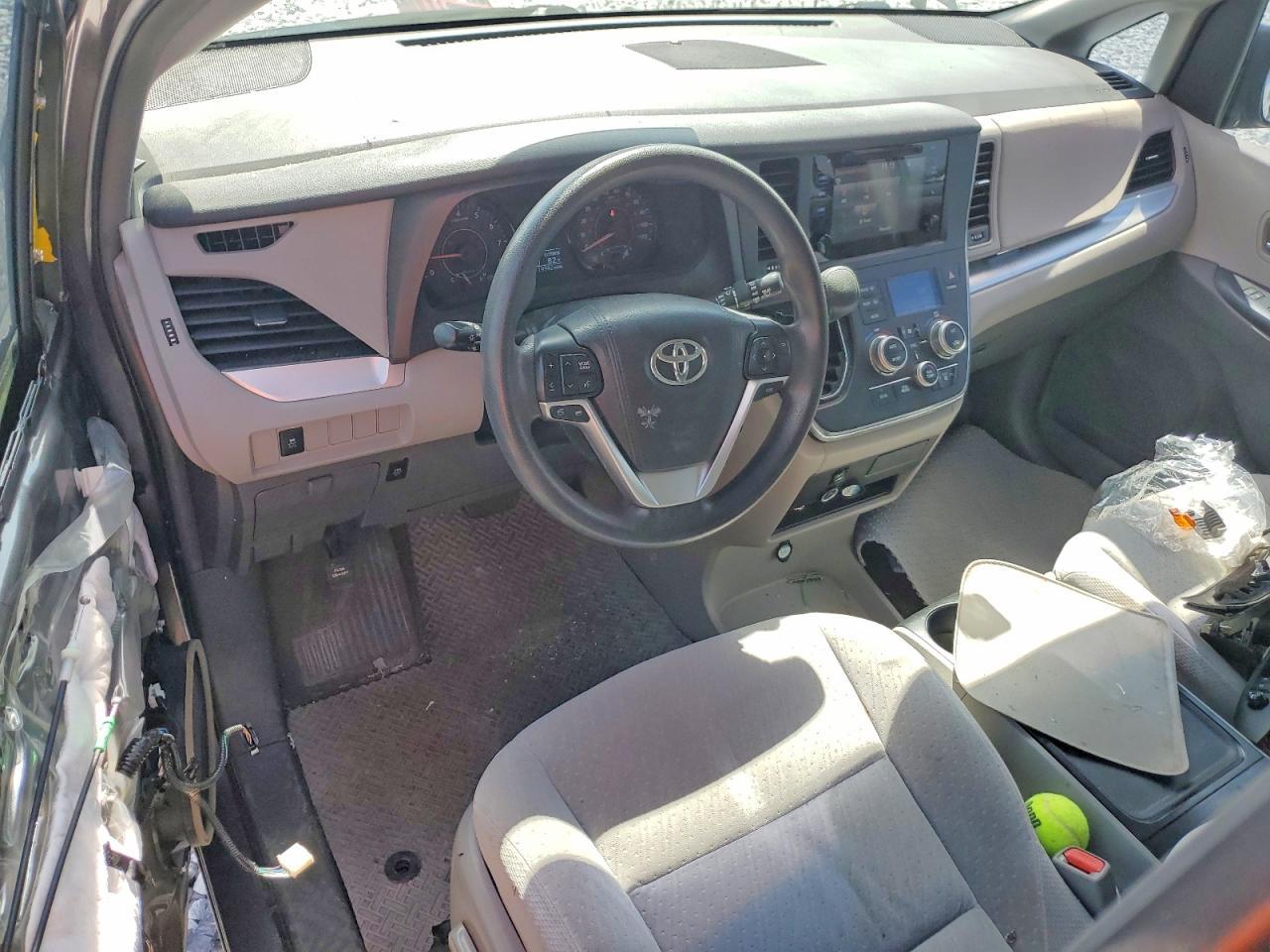 2016 TOYOTA SIENNA
