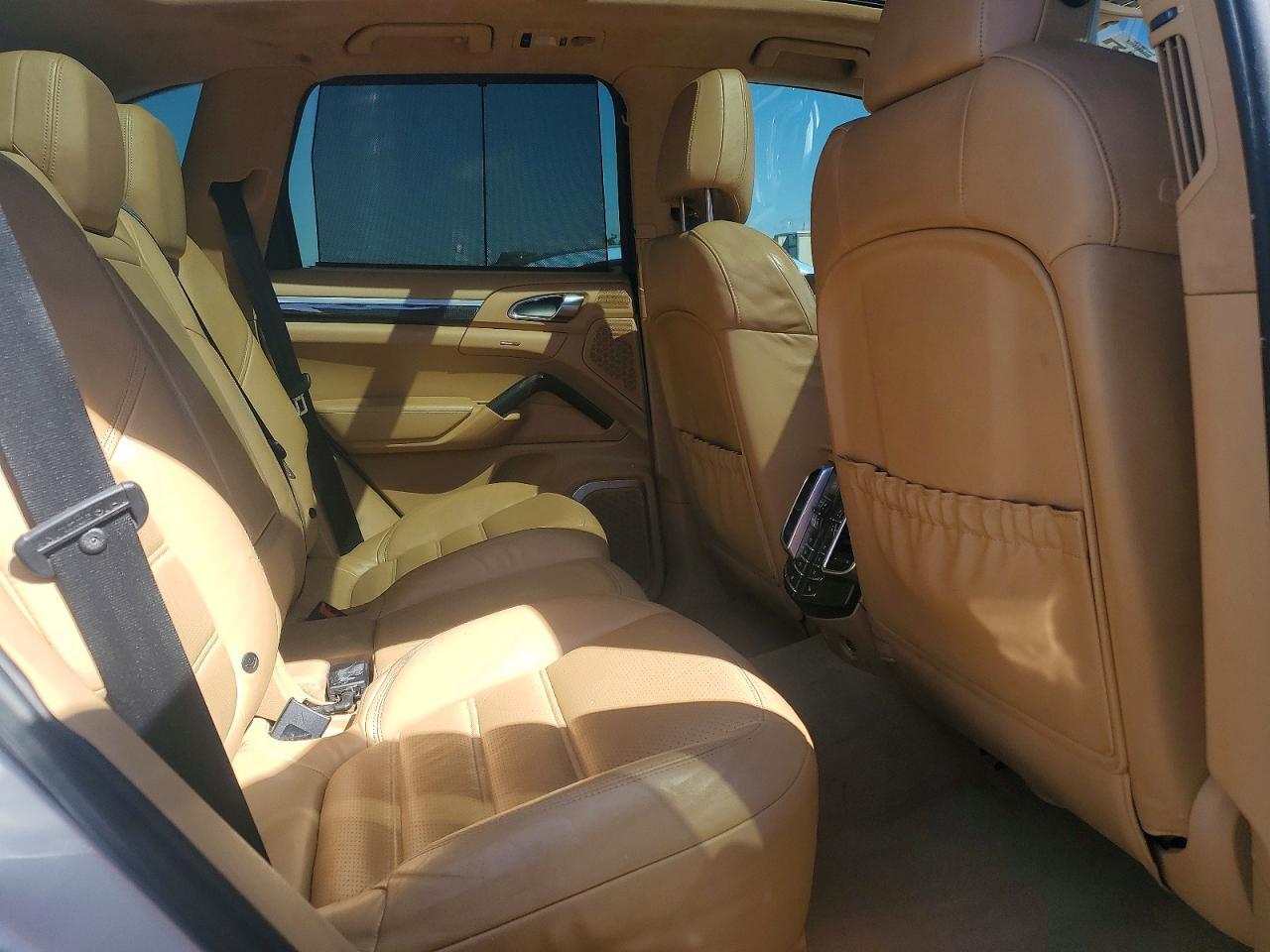 2012 PORSCHE CAYENNE