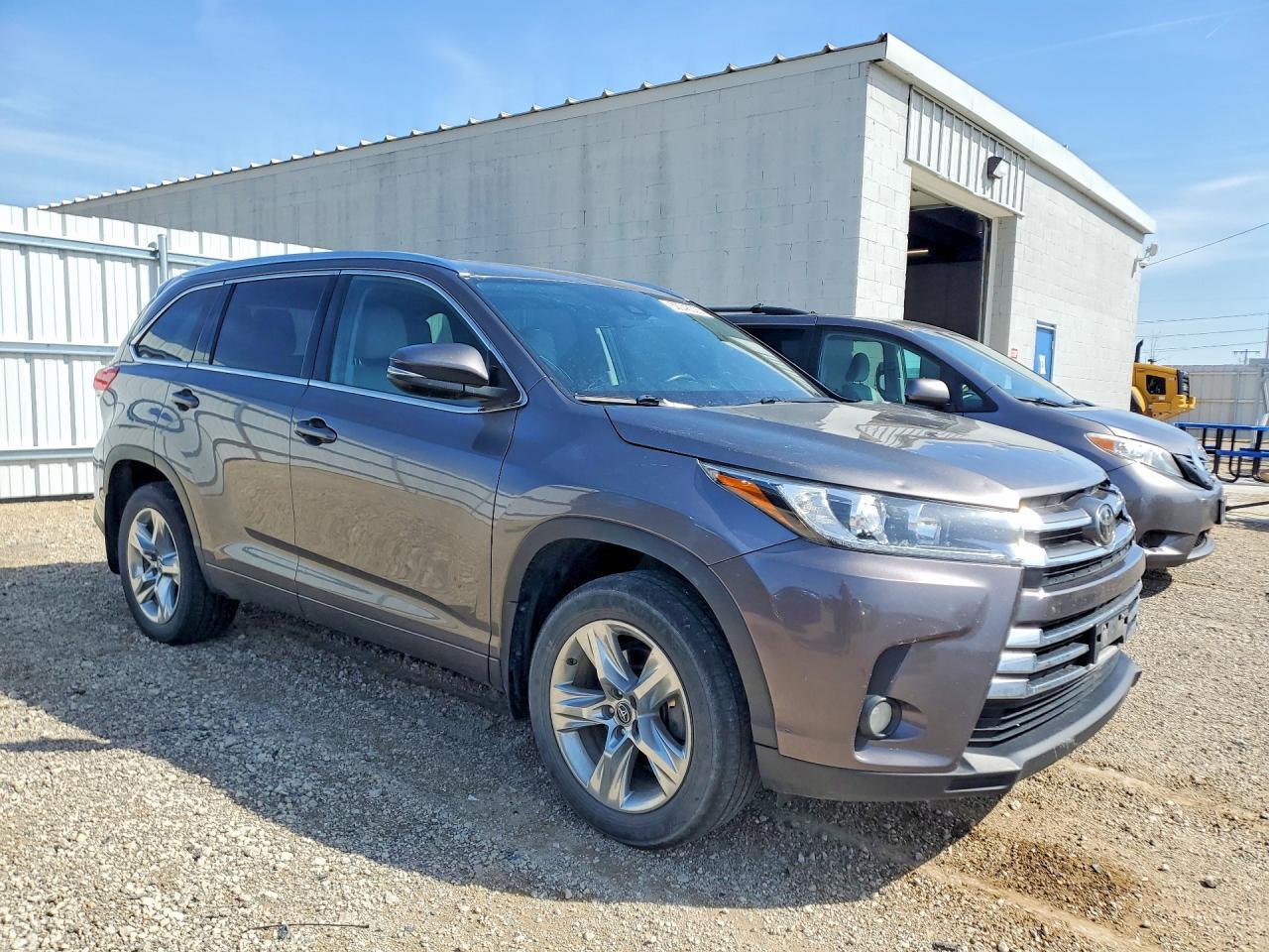 2017 TOYOTA HIGHLANDER