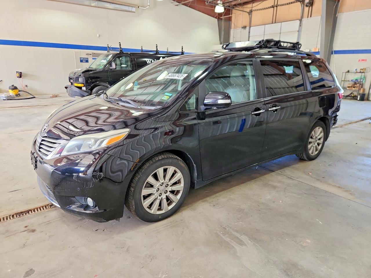 2017 TOYOTA SIENNA