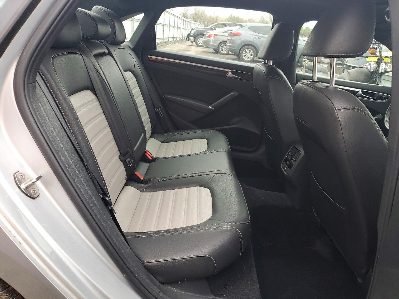 2018 VOLKSWAGEN Passat