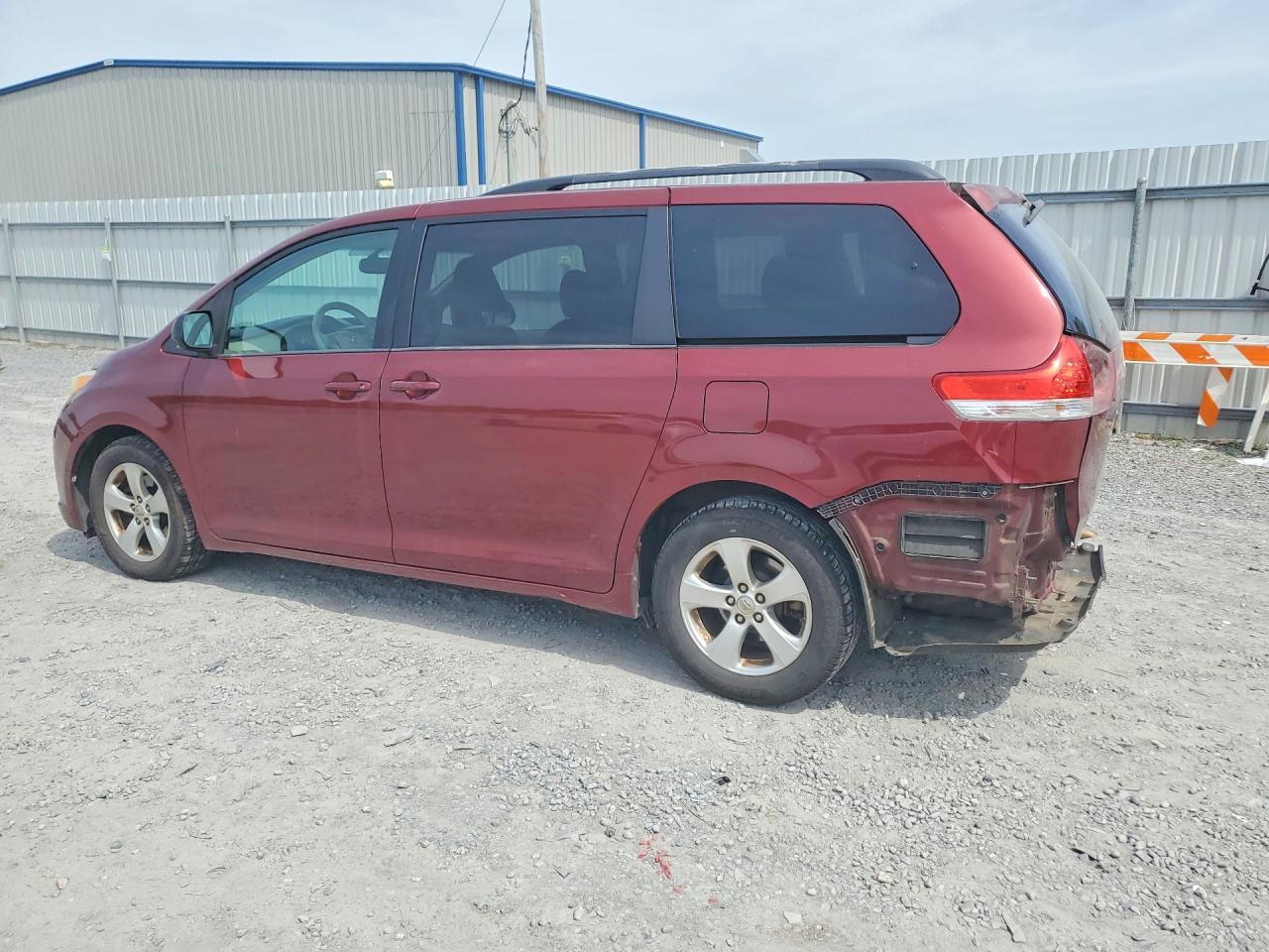 2013 TOYOTA SIENNA