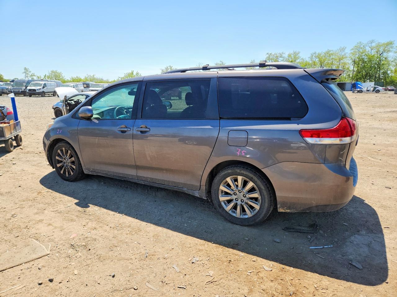 2012 TOYOTA SIENNA