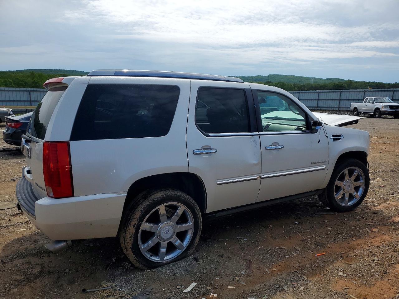 2011 CADILLAC ESCALADE