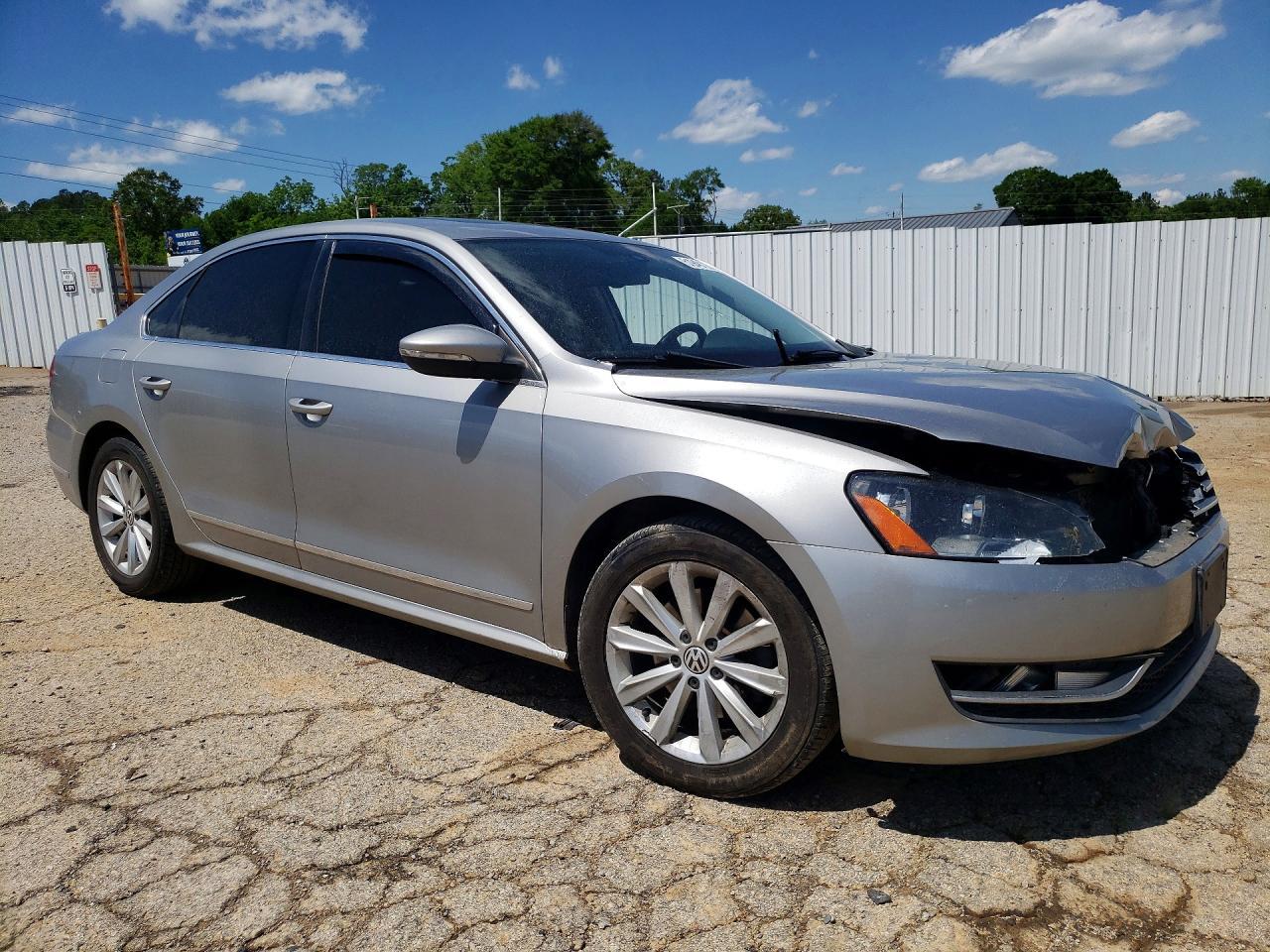 2012 VOLKSWAGEN Passat