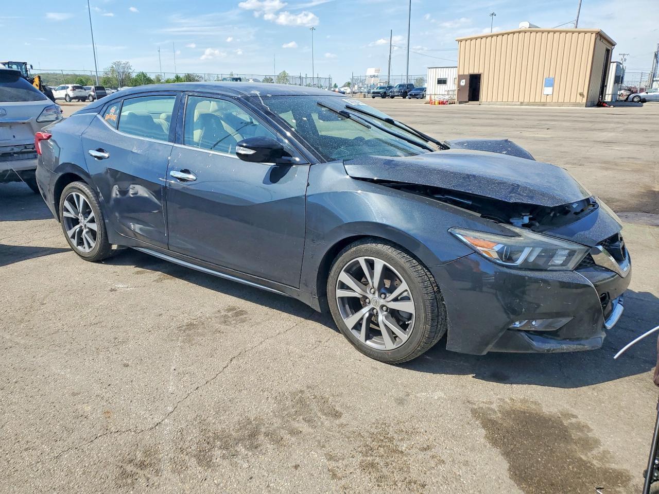 2017 NISSAN Maxima
