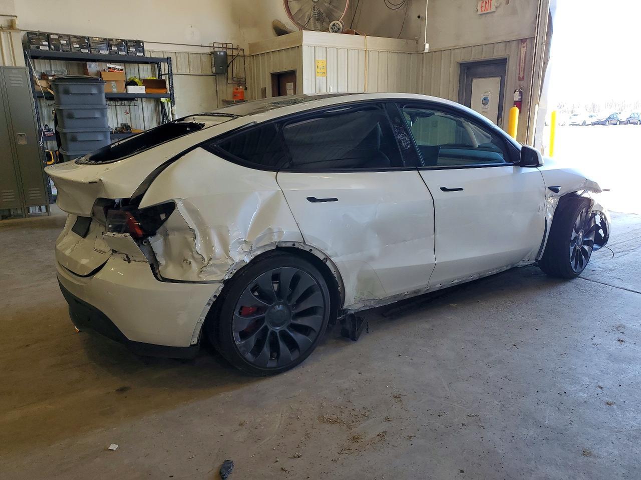 2024 TESLA MODEL Y
