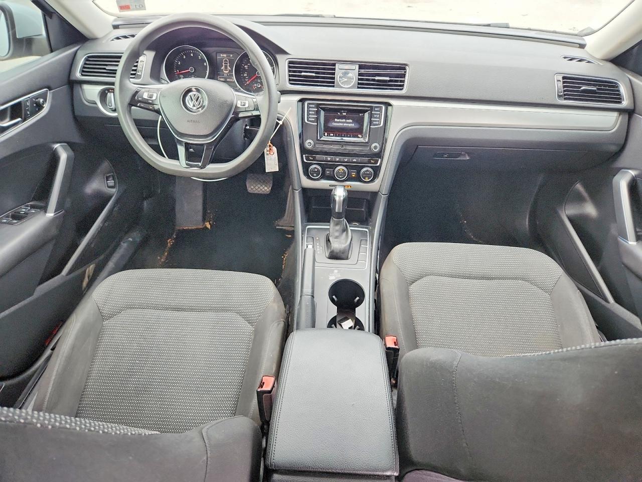 2017 VOLKSWAGEN Passat