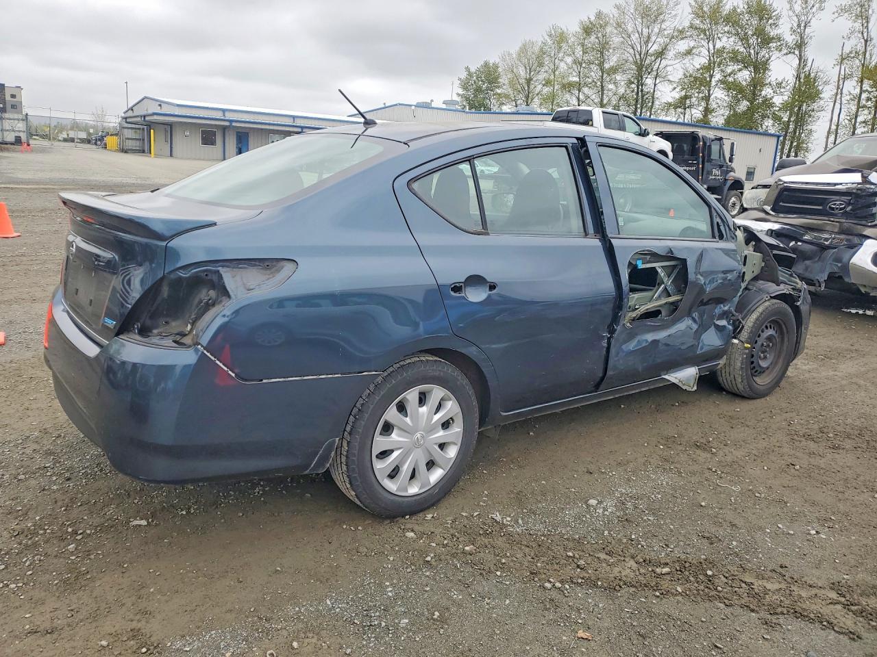 2016 NISSAN VERSA