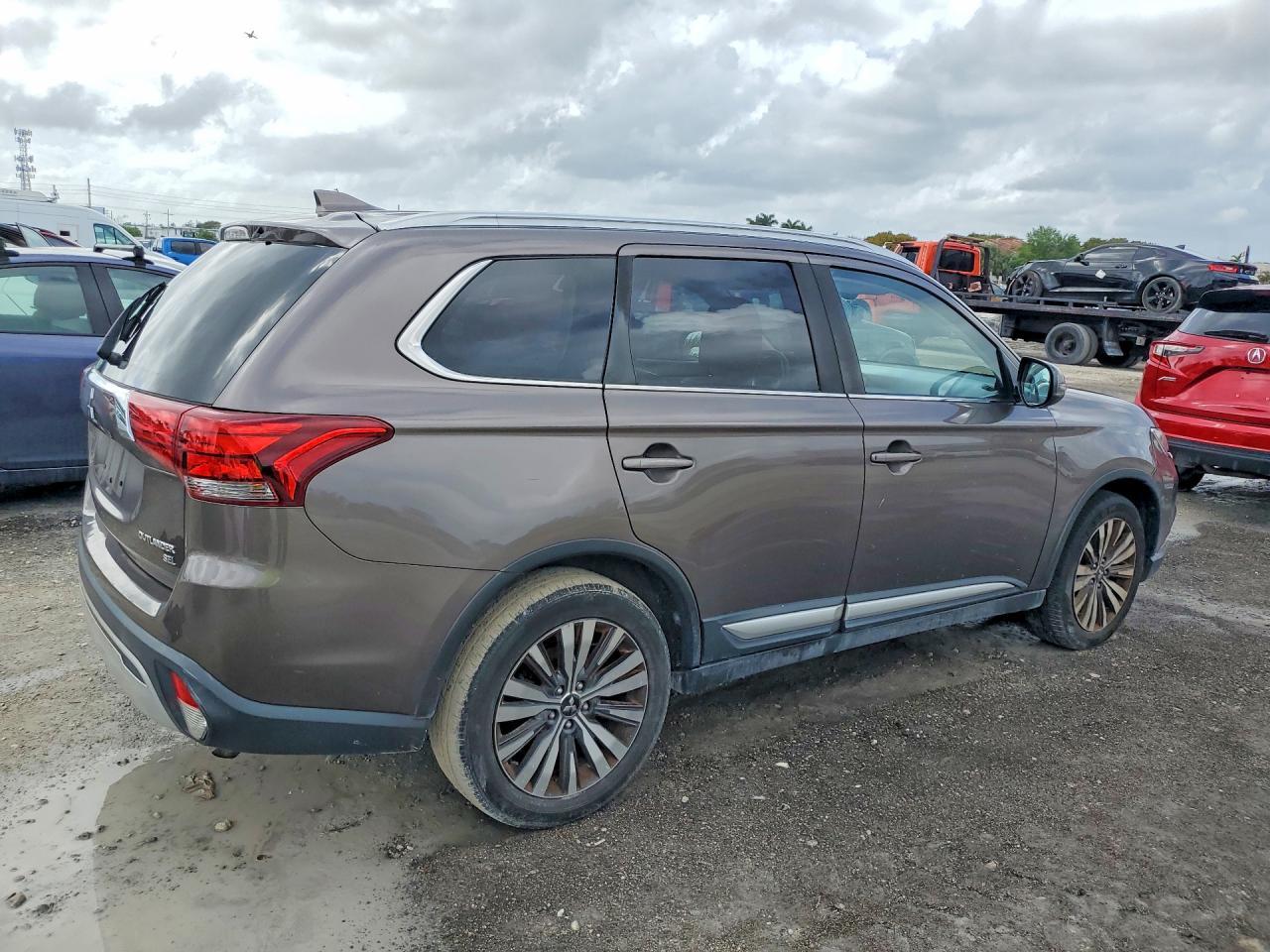 2019 MITSUBISHI outlander