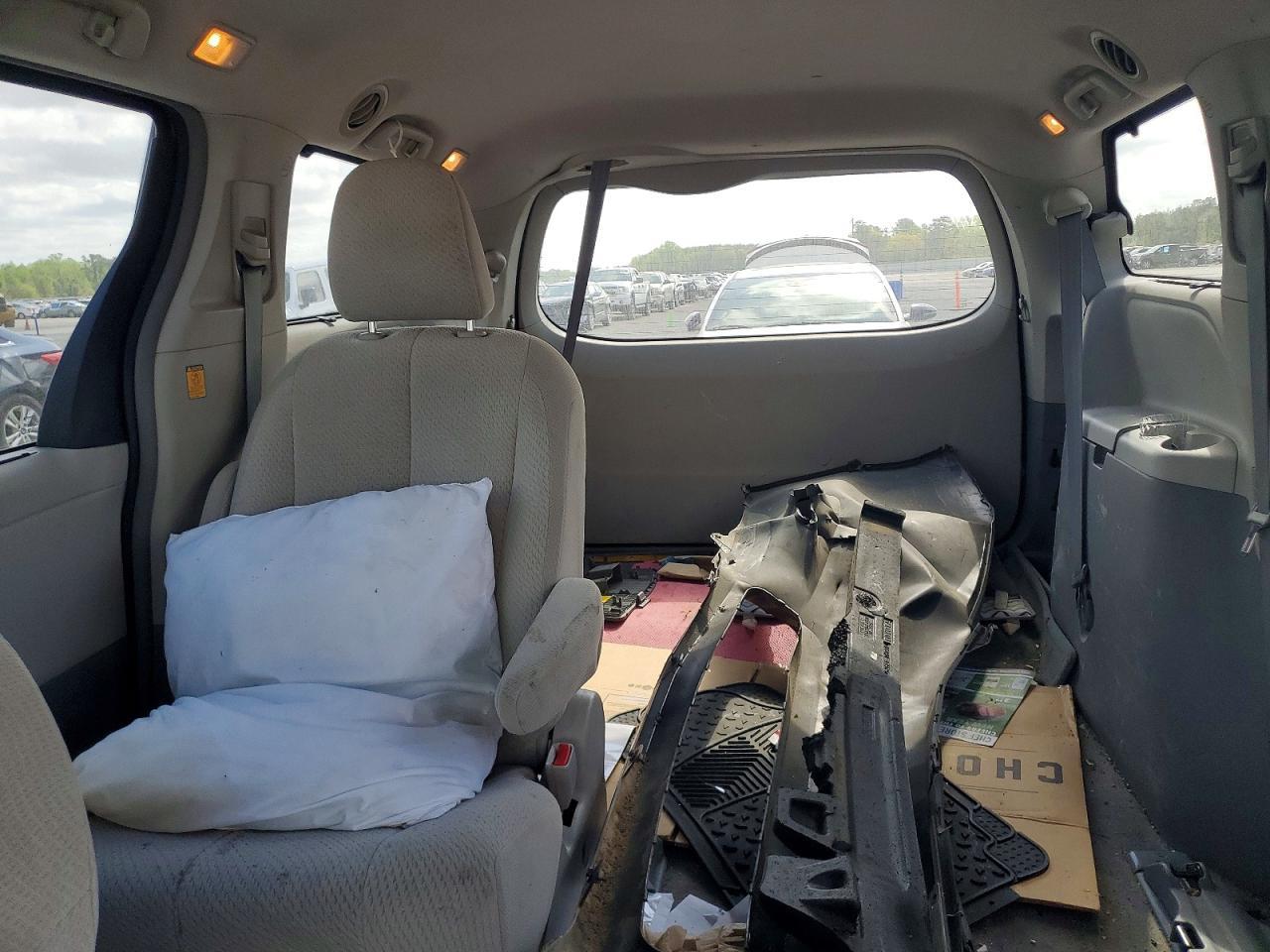 2012 TOYOTA SIENNA