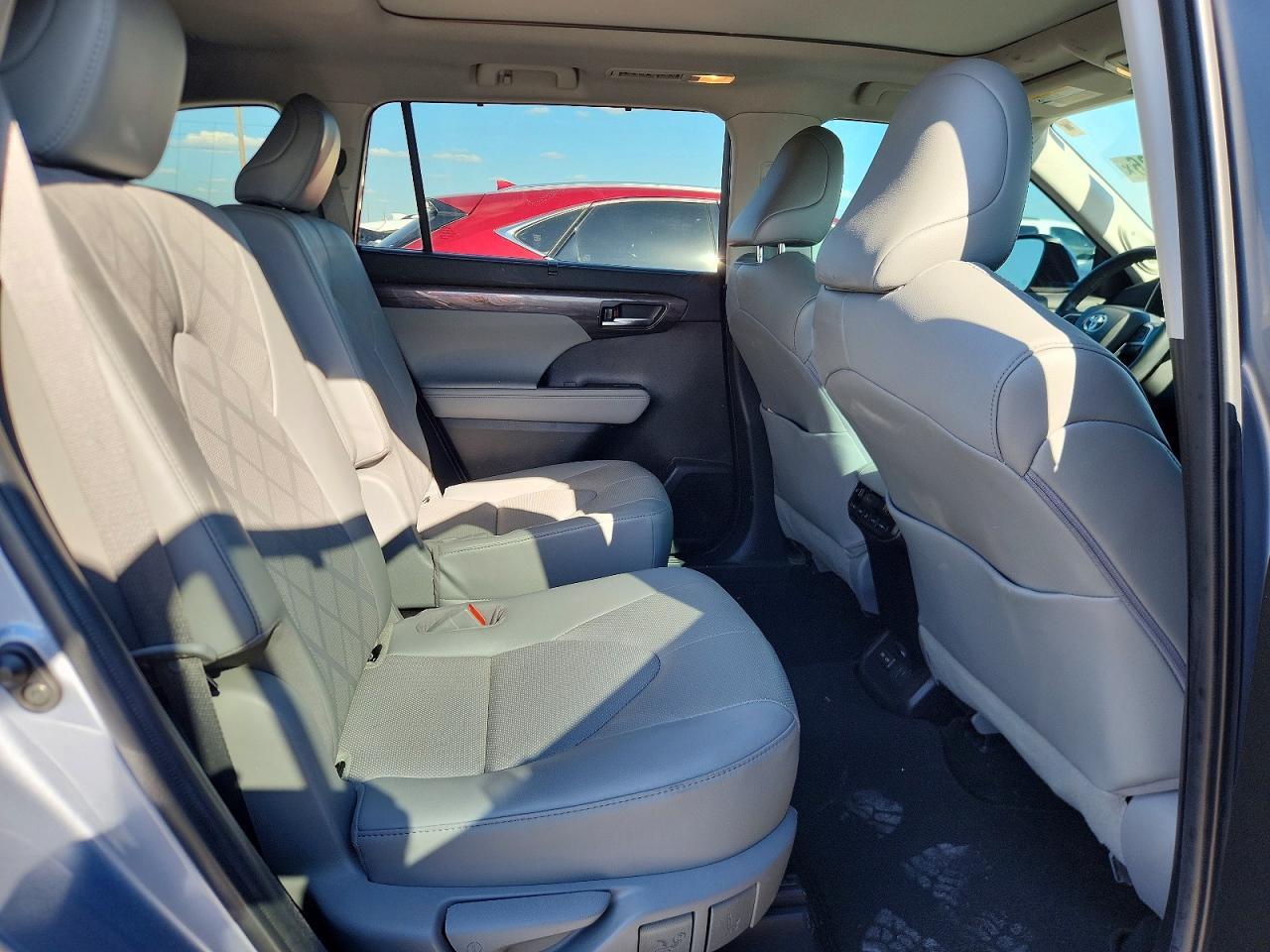 2022 TOYOTA HIGHLANDER