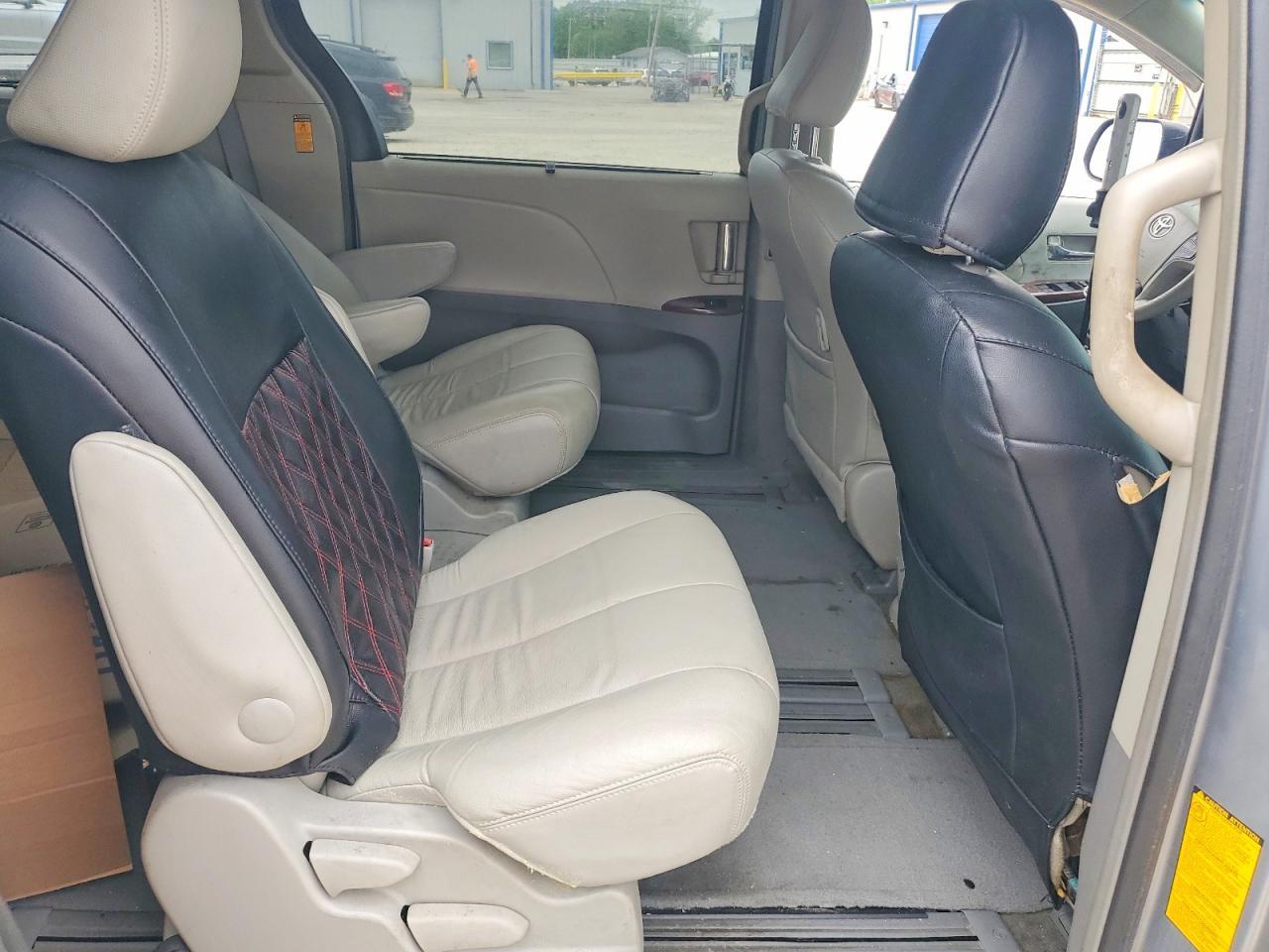 2014 TOYOTA SIENNA