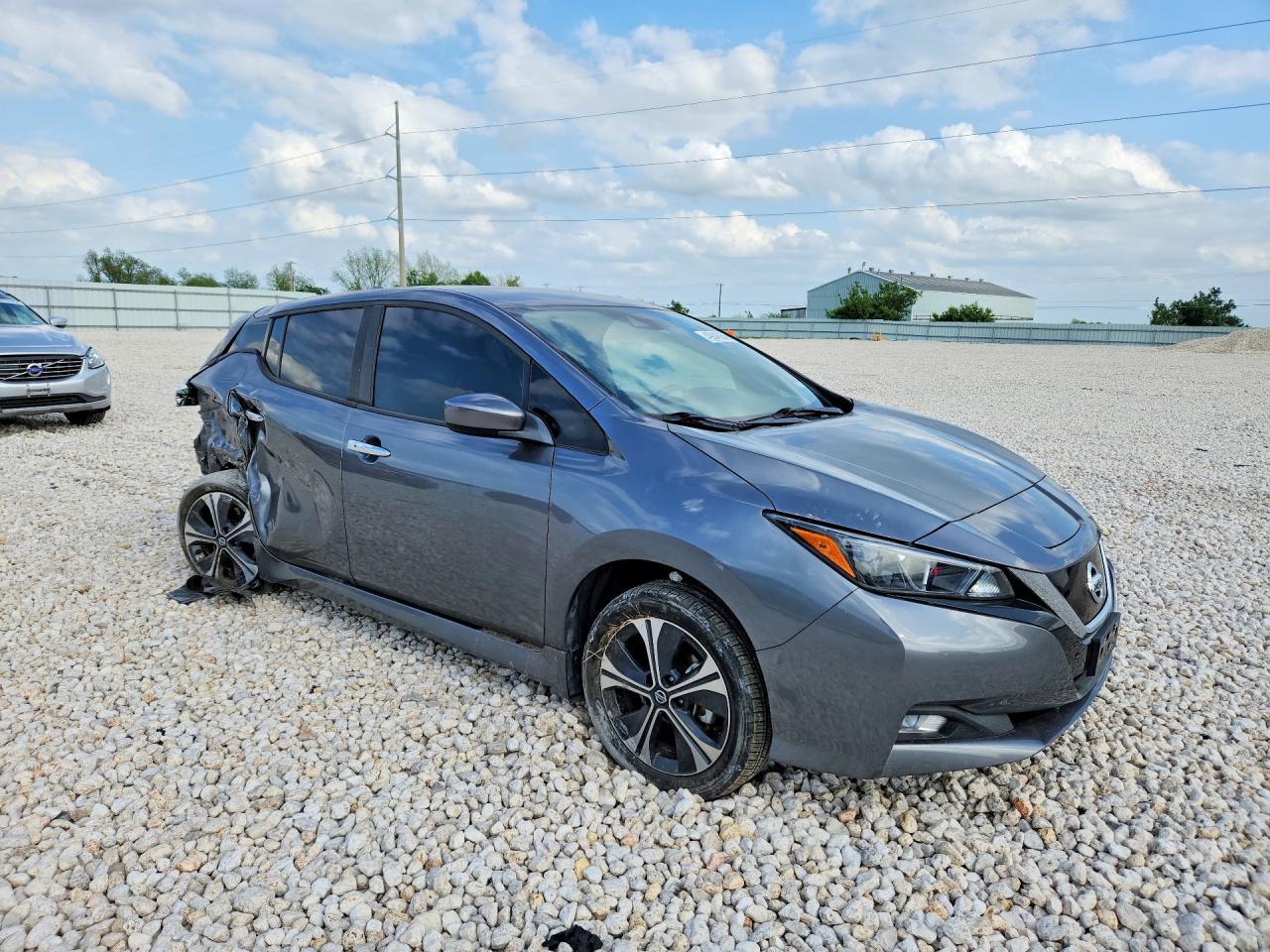 2022 NISSAN LEAF