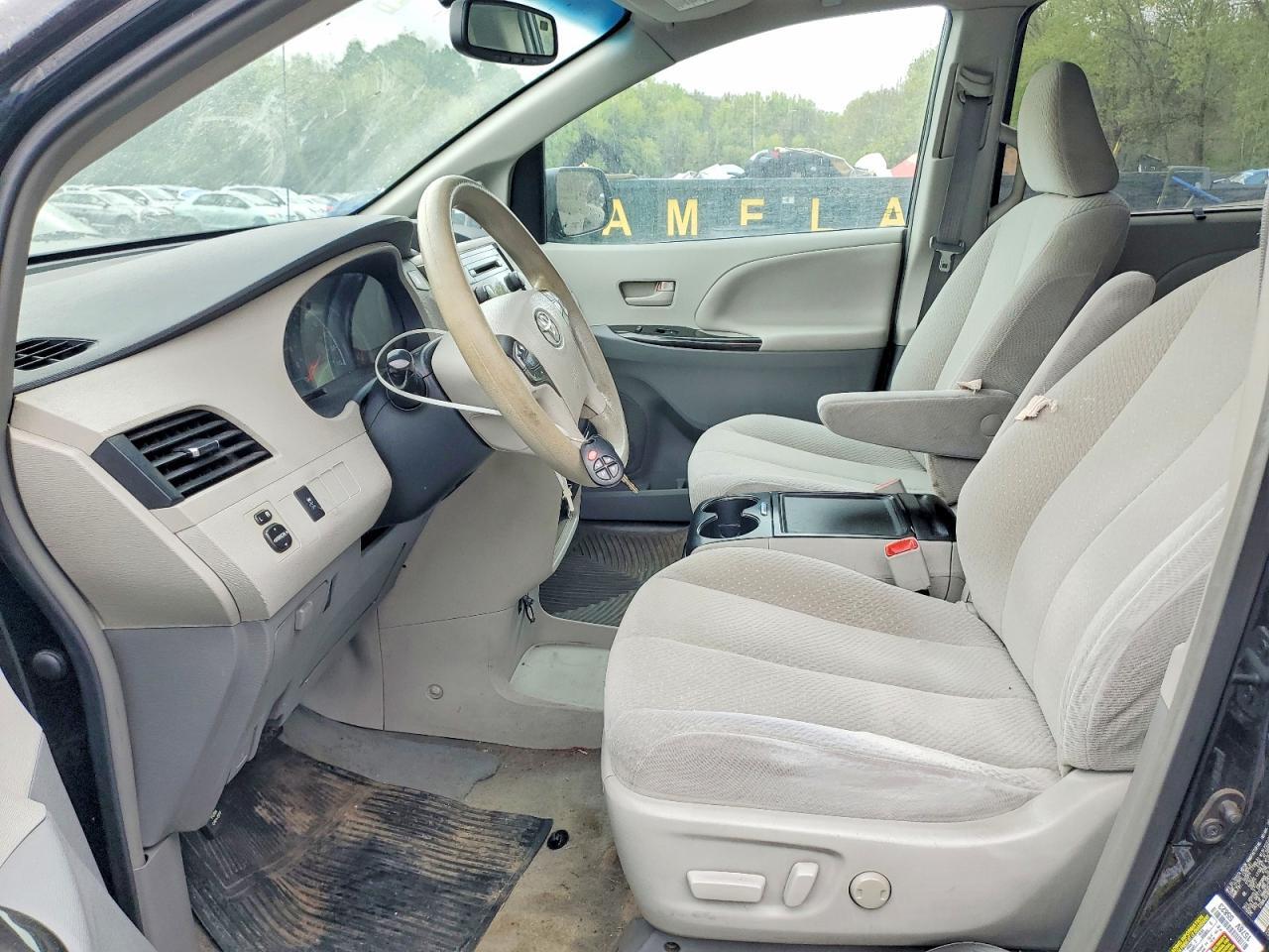 2013 TOYOTA SIENNA
