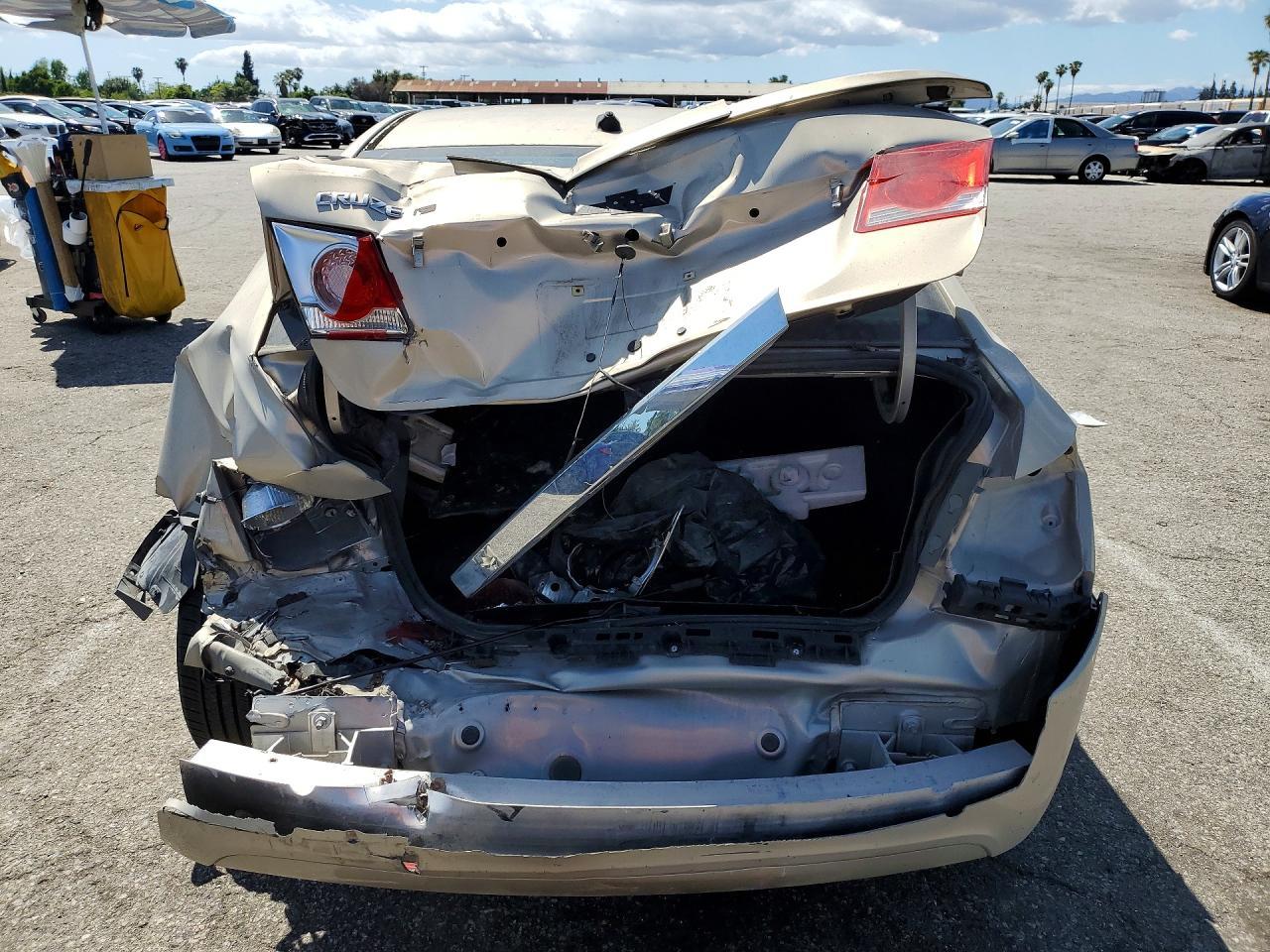 2011 CHEVROLET CRUZE