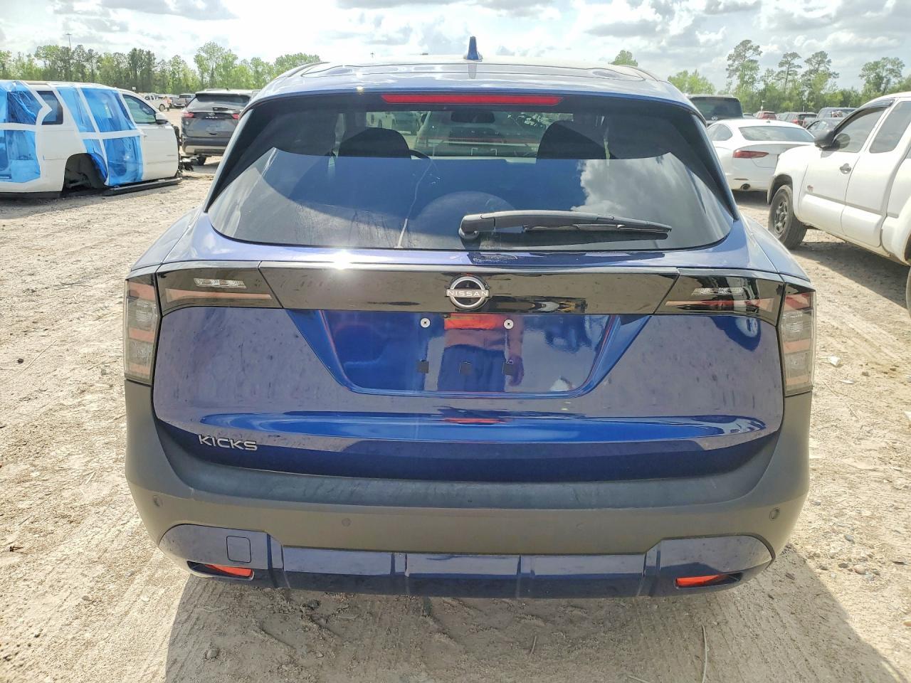 2025 NISSAN KICKS