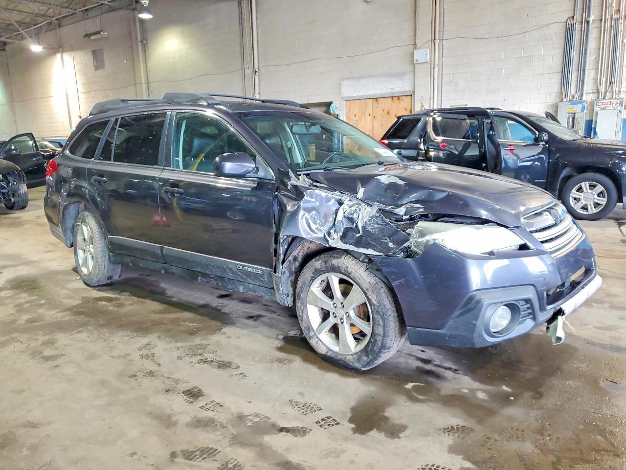 2013 SUBARU Outback