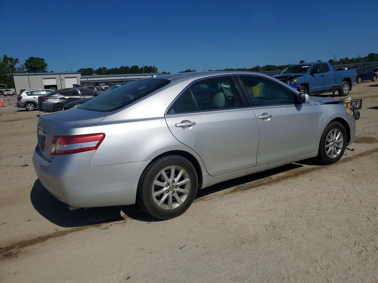 2011 TOYOTA CAMRY