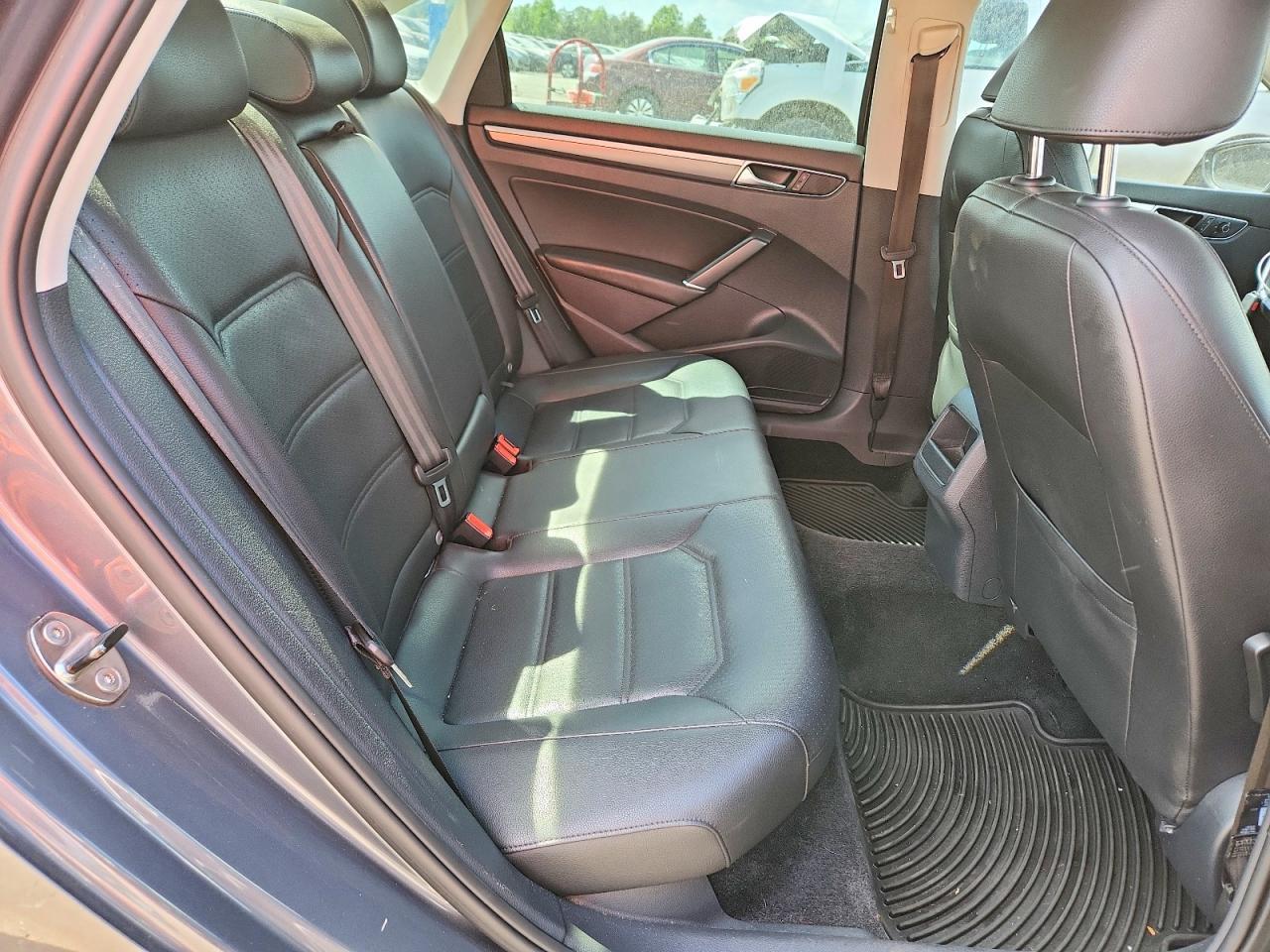 2017 VOLKSWAGEN Passat