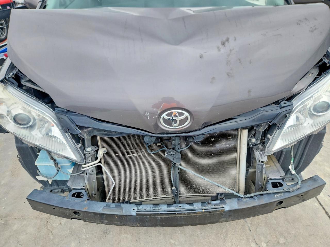 2013 TOYOTA SIENNA