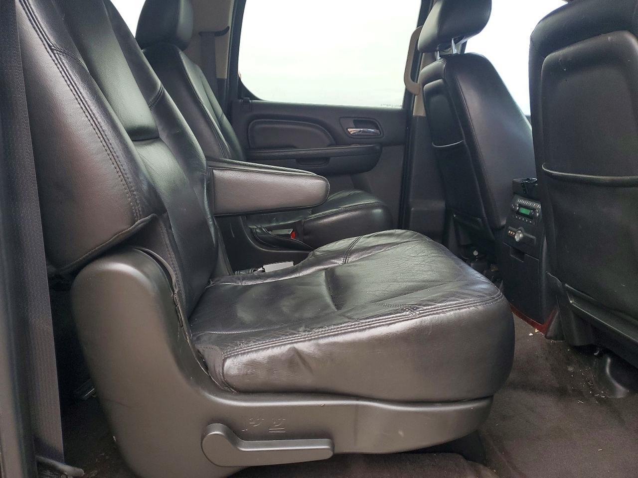 2011 CADILLAC Escalade ESV