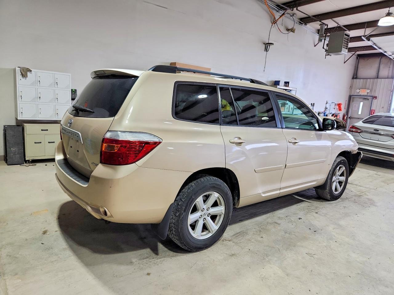 2010 TOYOTA HIGHLANDER