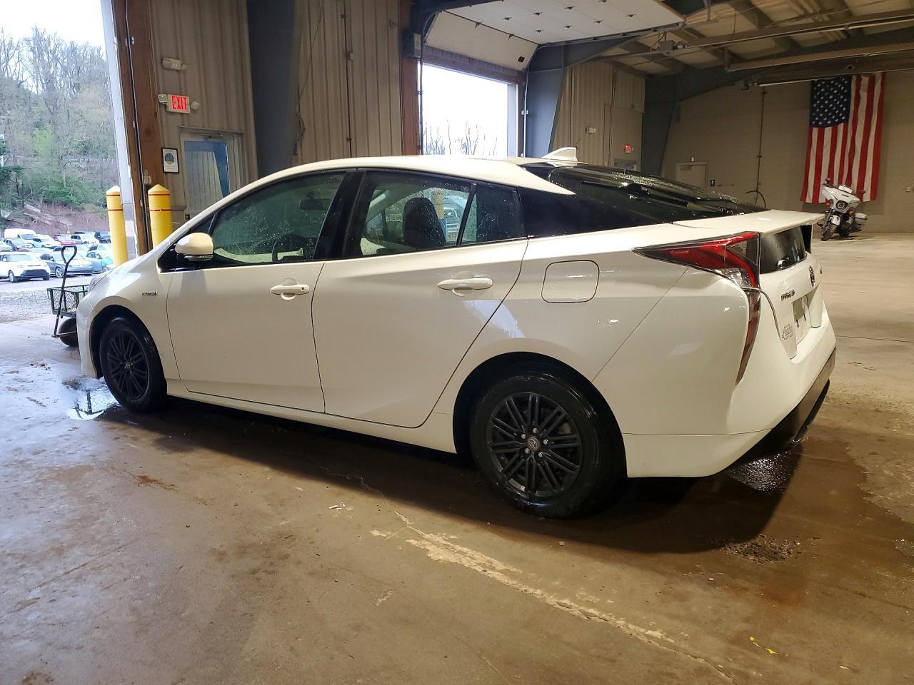 2016 TOYOTA PRIUS