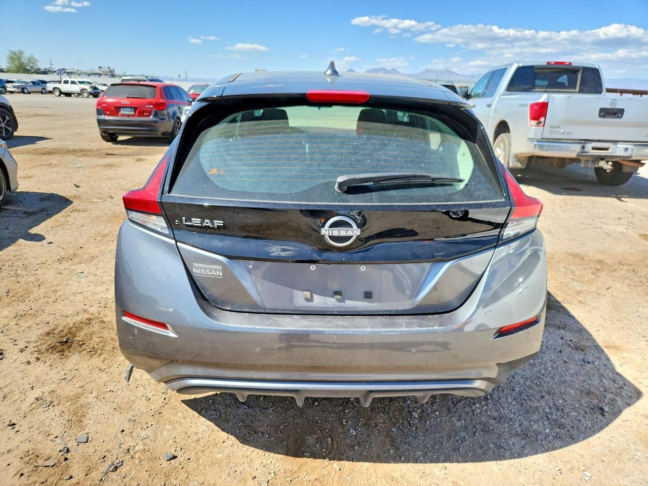 2025 NISSAN LEAF