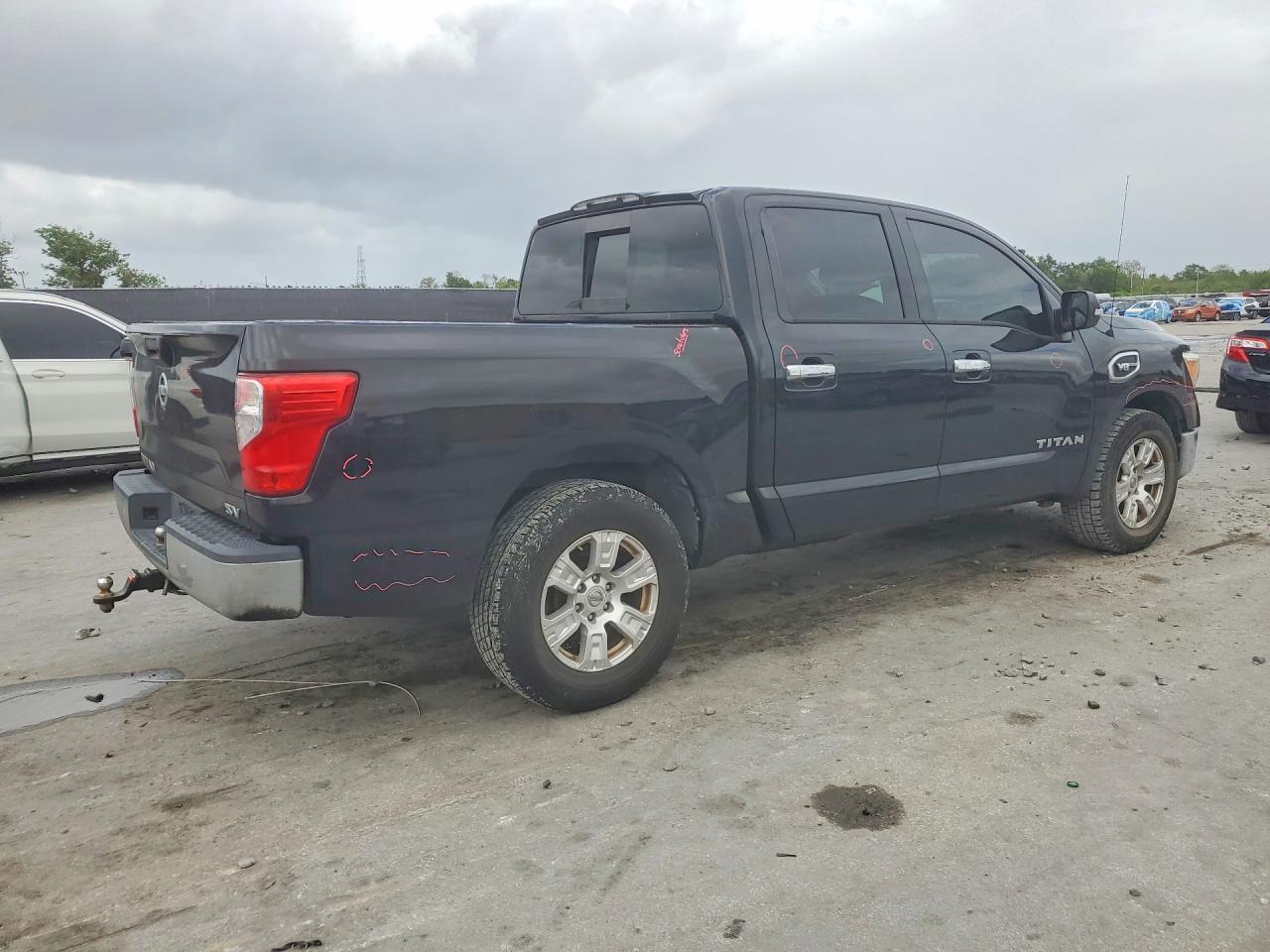 2017 NISSAN Titan