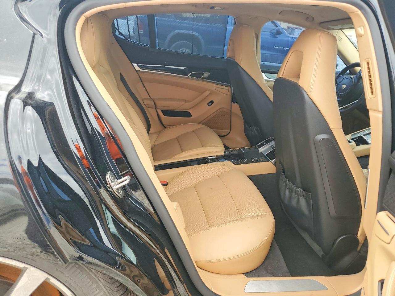 2016 PORSCHE Panamera