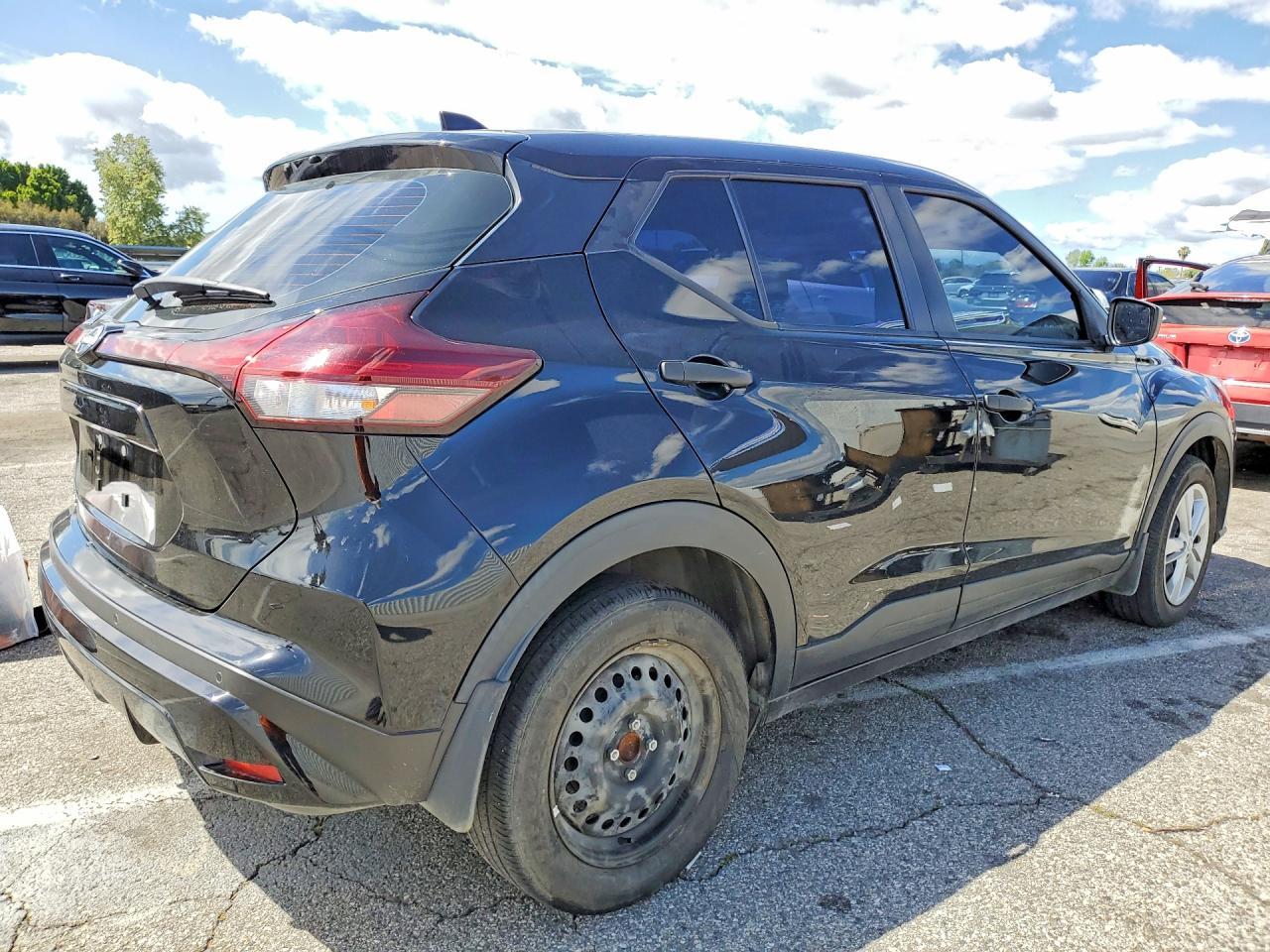 2024 NISSAN KICKS