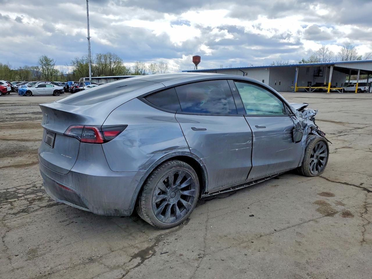 2024 TESLA MODEL Y