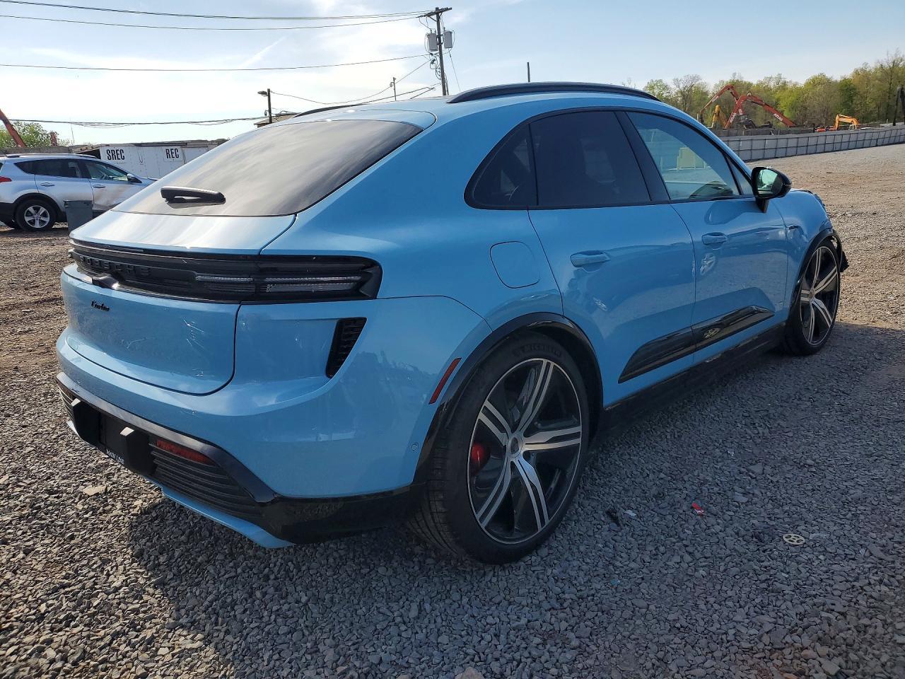 2025 PORSCHE Macan