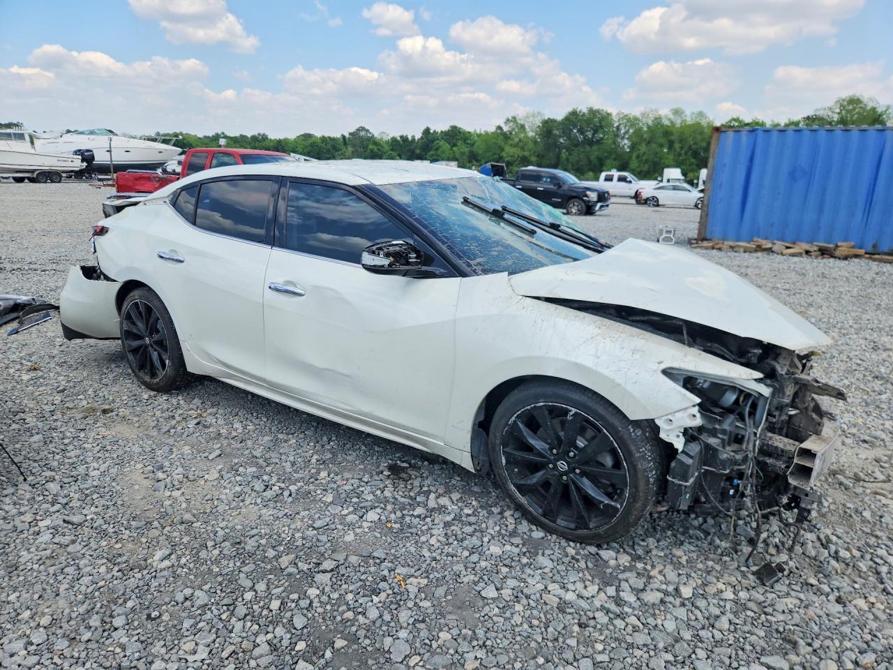 2017 NISSAN Maxima