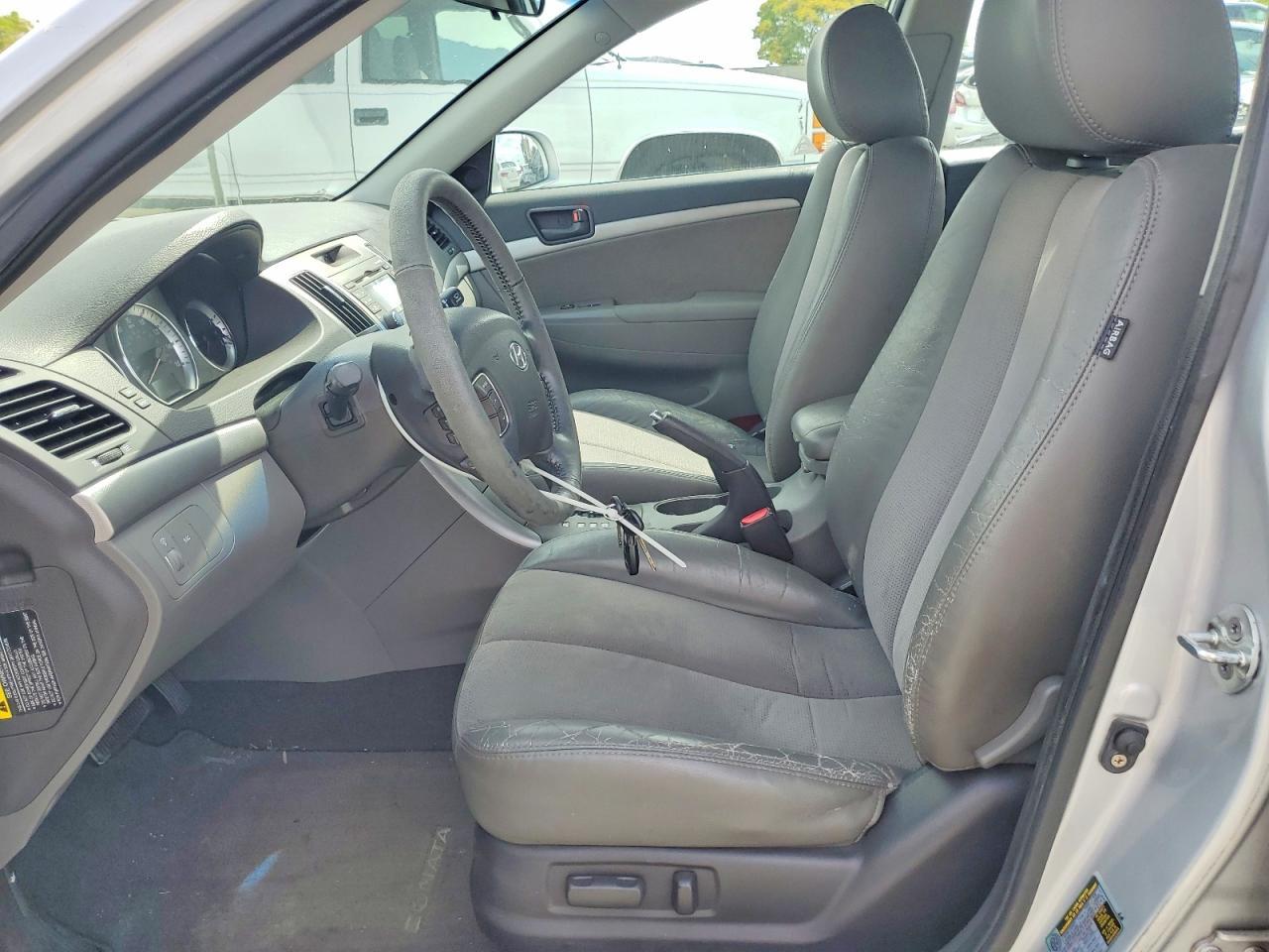 2010 HYUNDAI SONATA