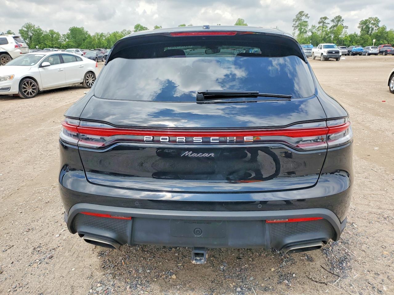 2025 PORSCHE Macan