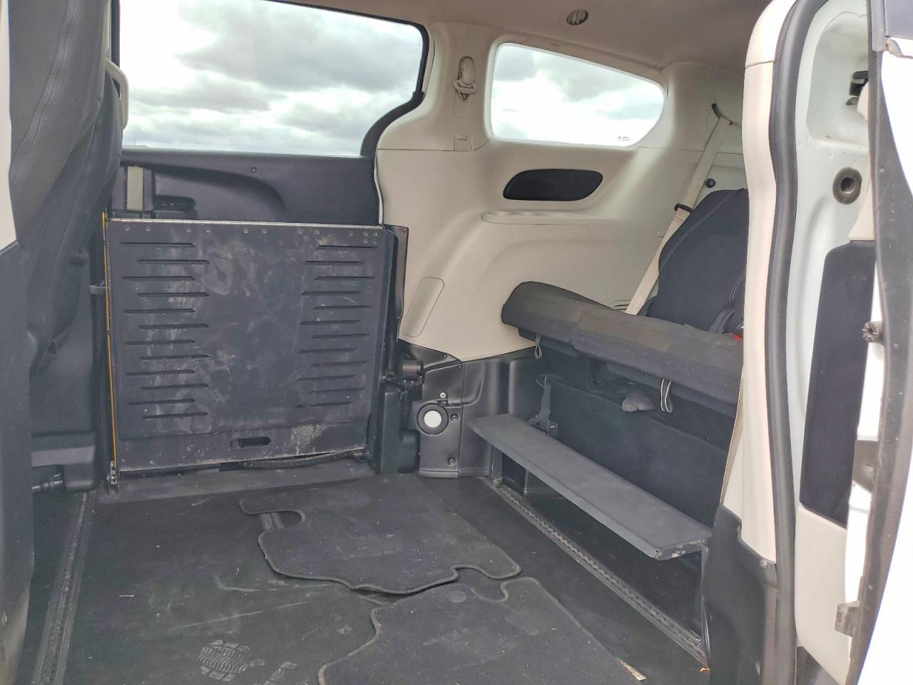 2022 CHRYSLER Voyager