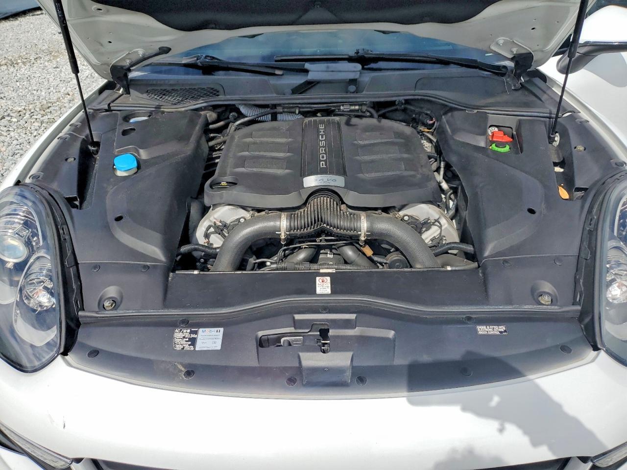 2016 PORSCHE CAYENNE