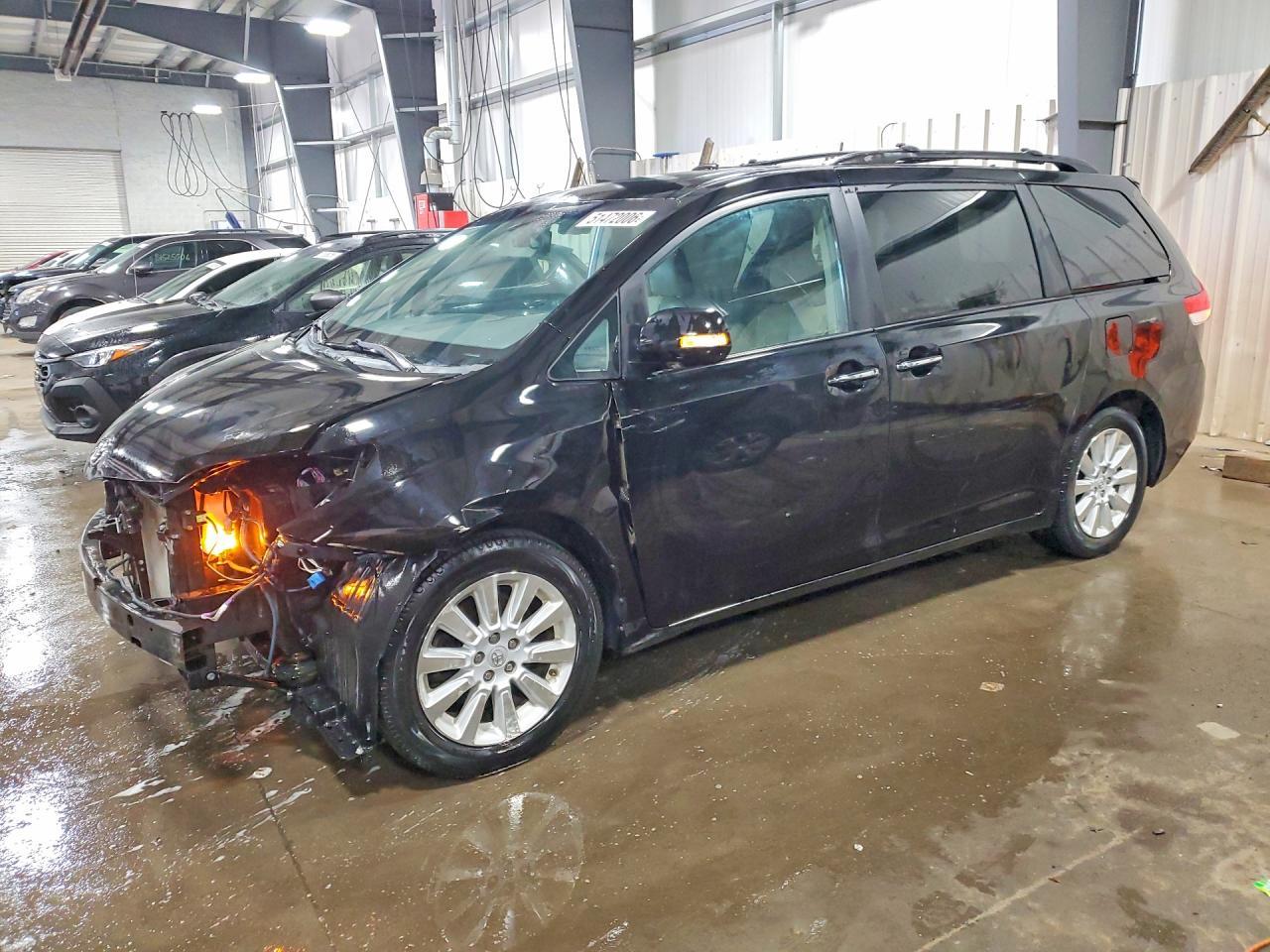 2013 TOYOTA SIENNA