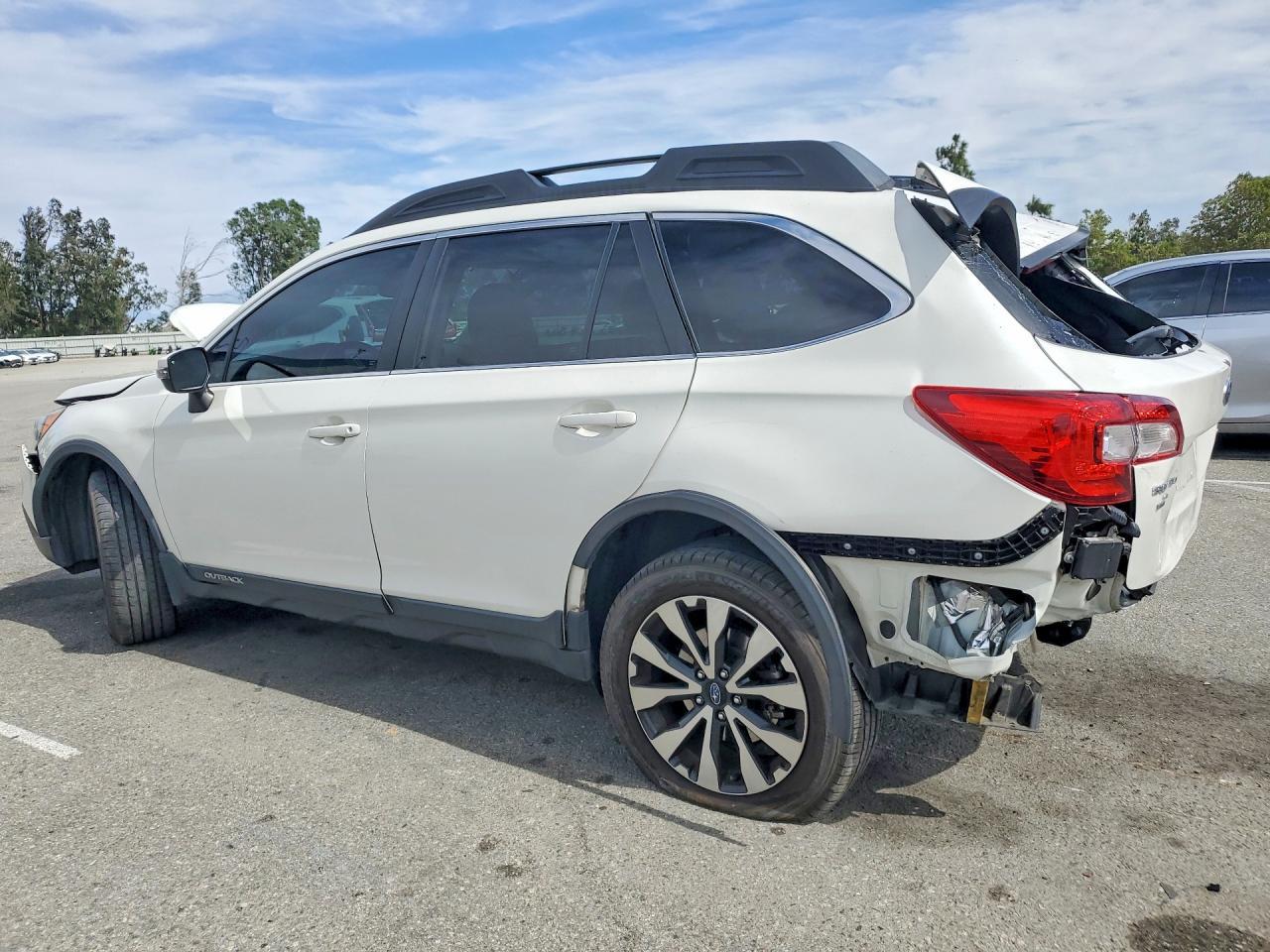 2015 SUBARU Outback