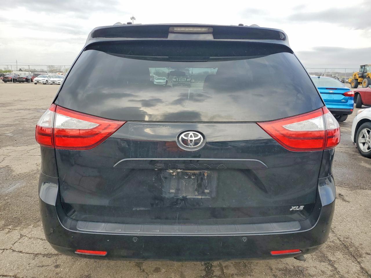 2015 TOYOTA SIENNA