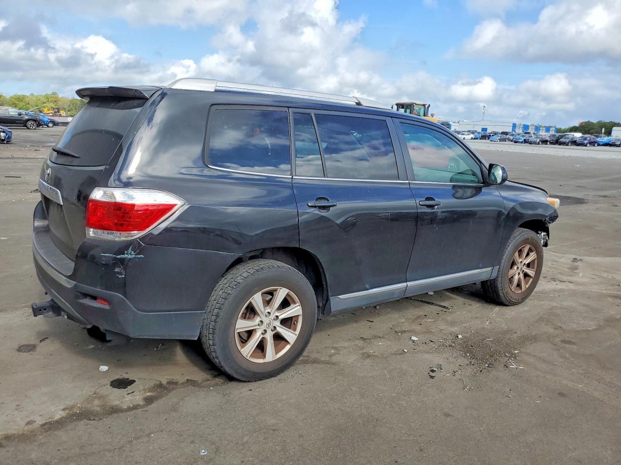 2013 TOYOTA HIGHLANDER