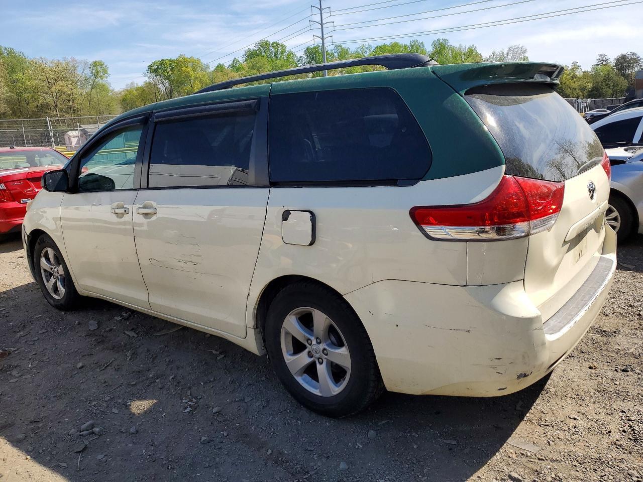 2011 TOYOTA SIENNA