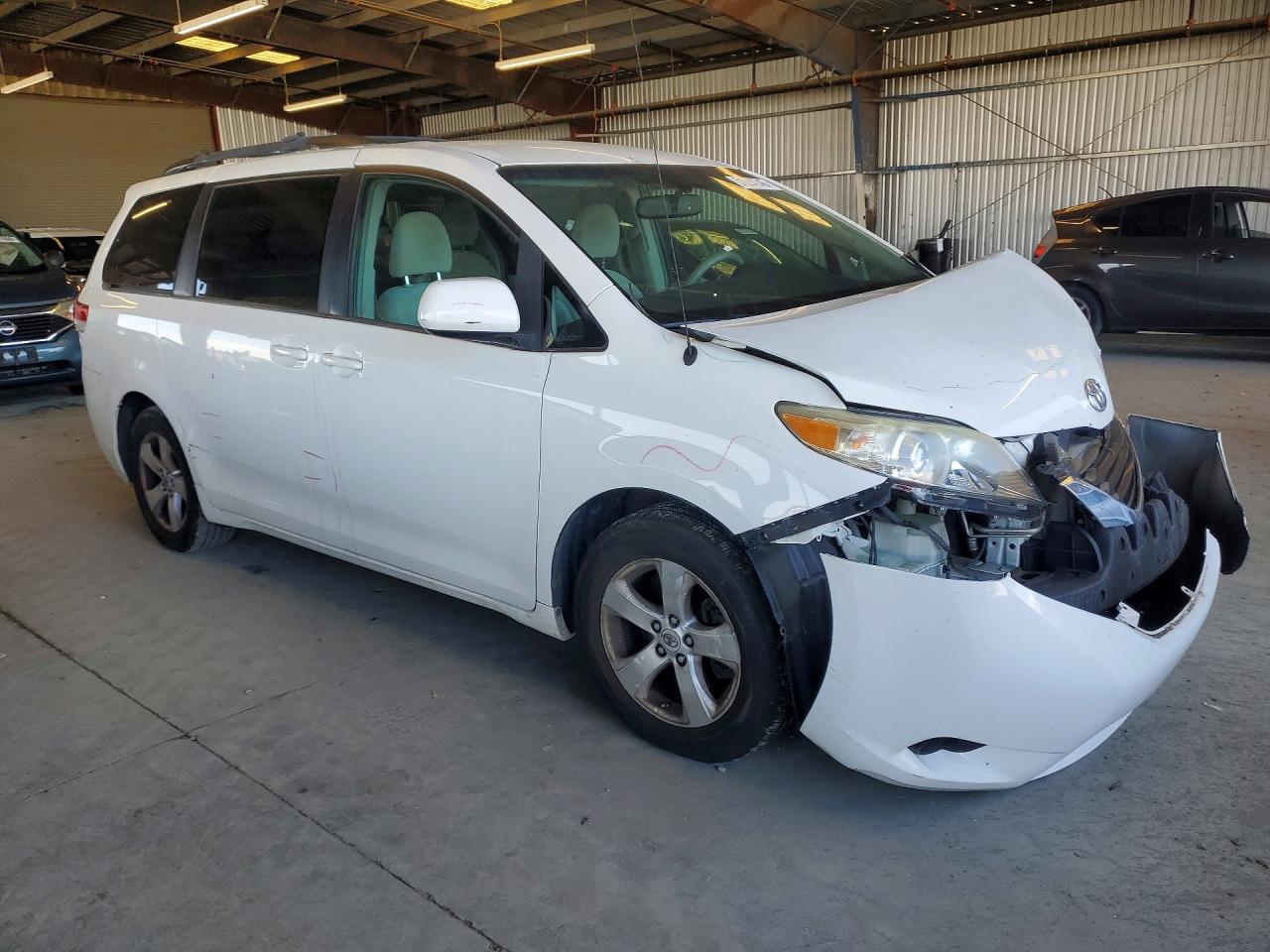2013 TOYOTA SIENNA